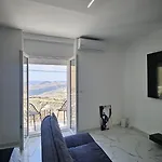 Σπίτι διακοπών Modern Hillside Retreat With Panoramic Views