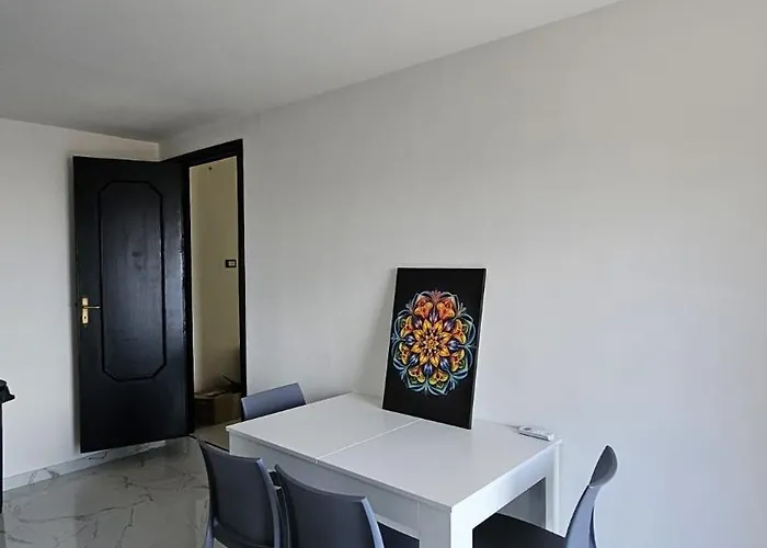 Дом отдыха Modern Hillside Retreat With Panoramic Views